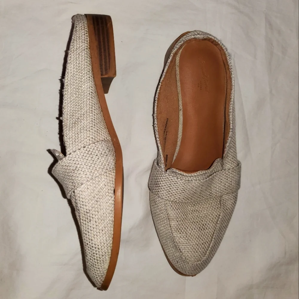 Universal Thread slip on shoes